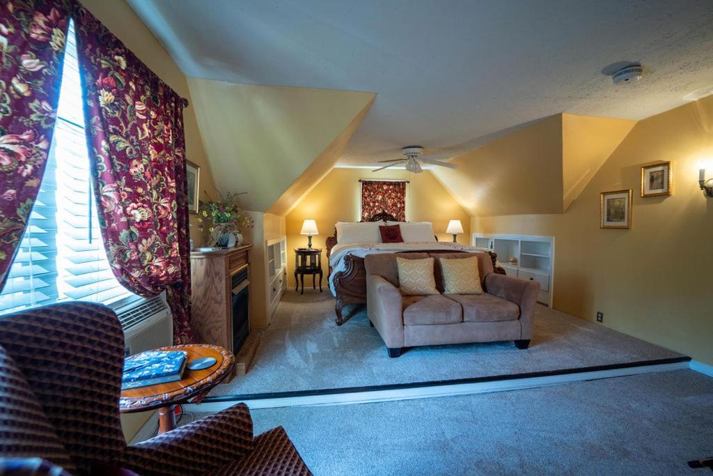 5 Ojo Inn Bed And Breakfast Юрика Спрингс Экстерьер фото
